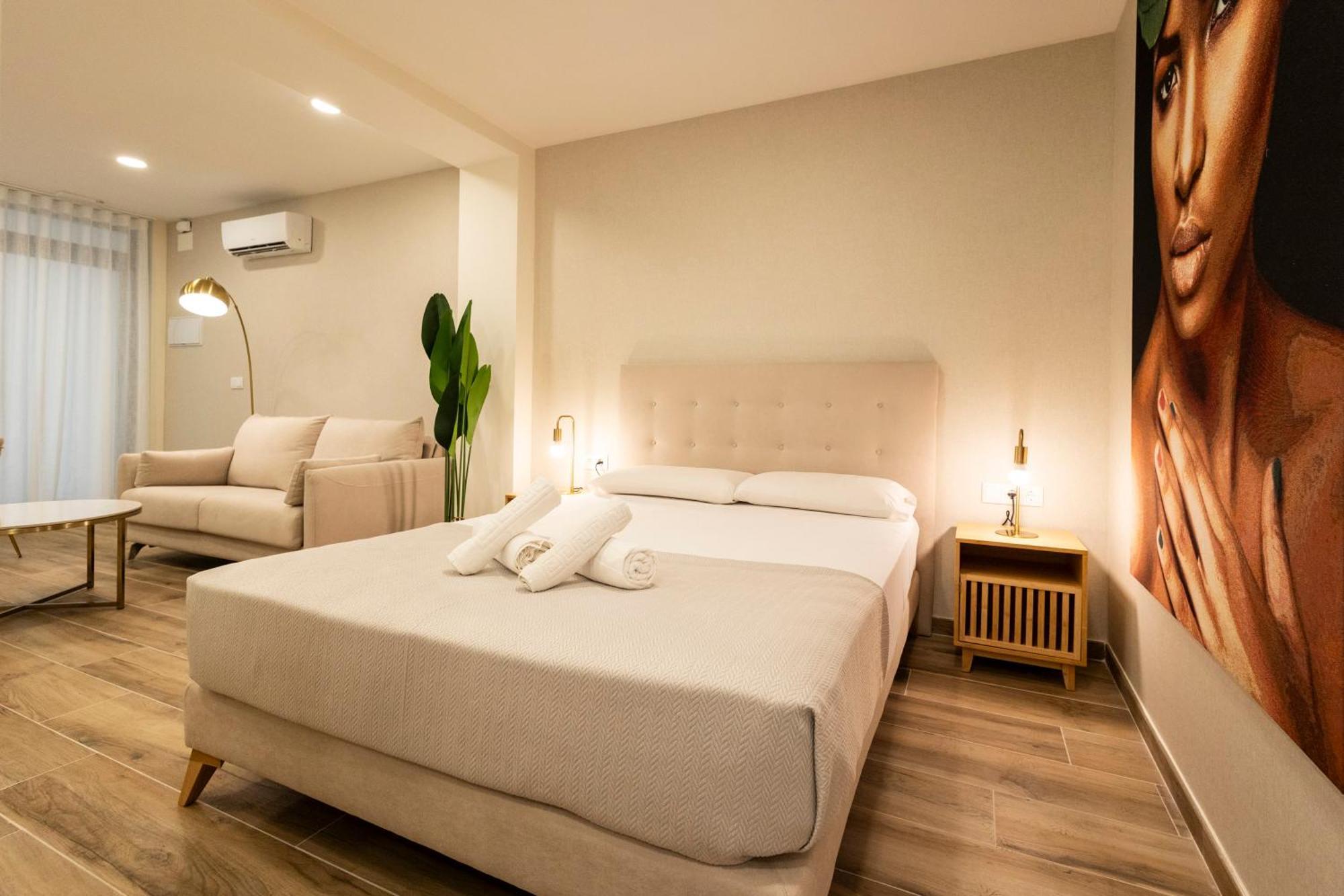 Cortes Suites By Concept Flats Valencia Exterior photo