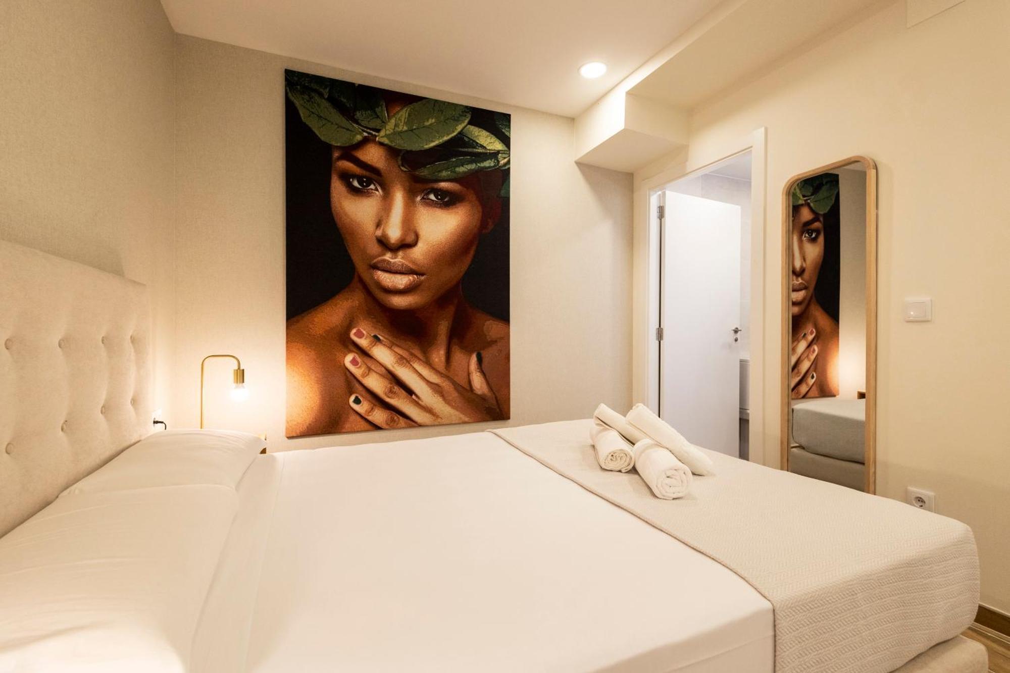 Cortes Suites By Concept Flats Valencia Exterior photo