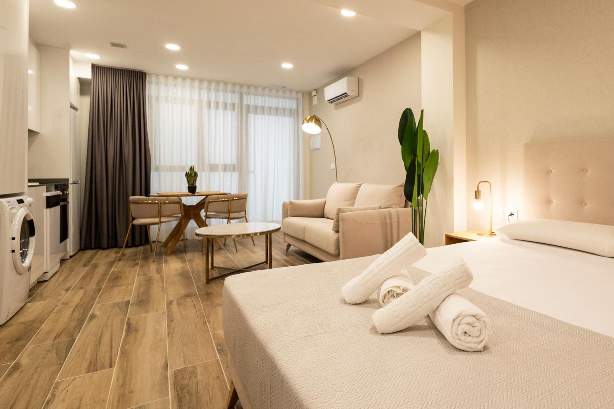 Cortes Suites By Concept Flats Valencia Exterior photo