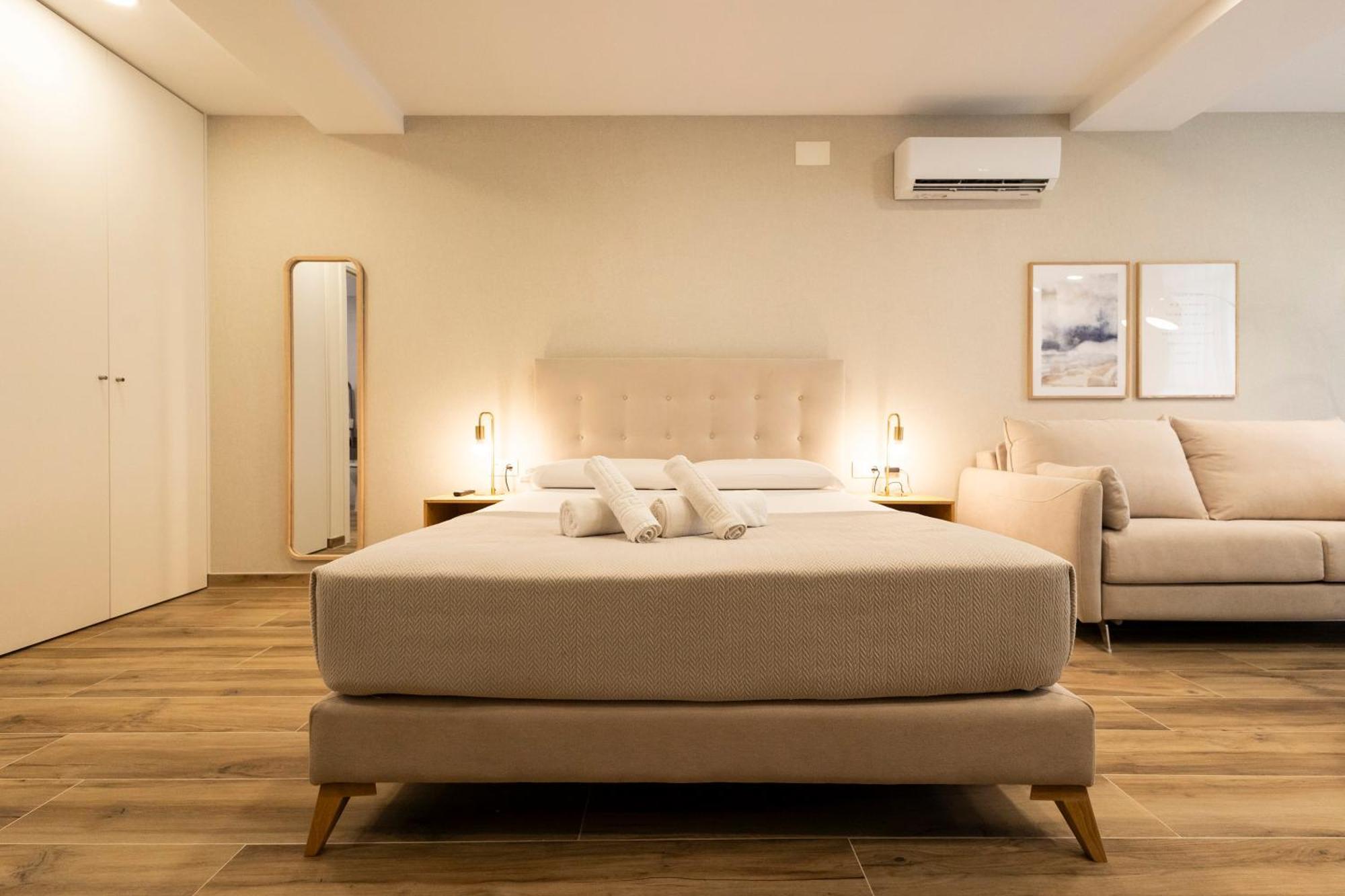 Cortes Suites By Concept Flats Valencia Exterior photo