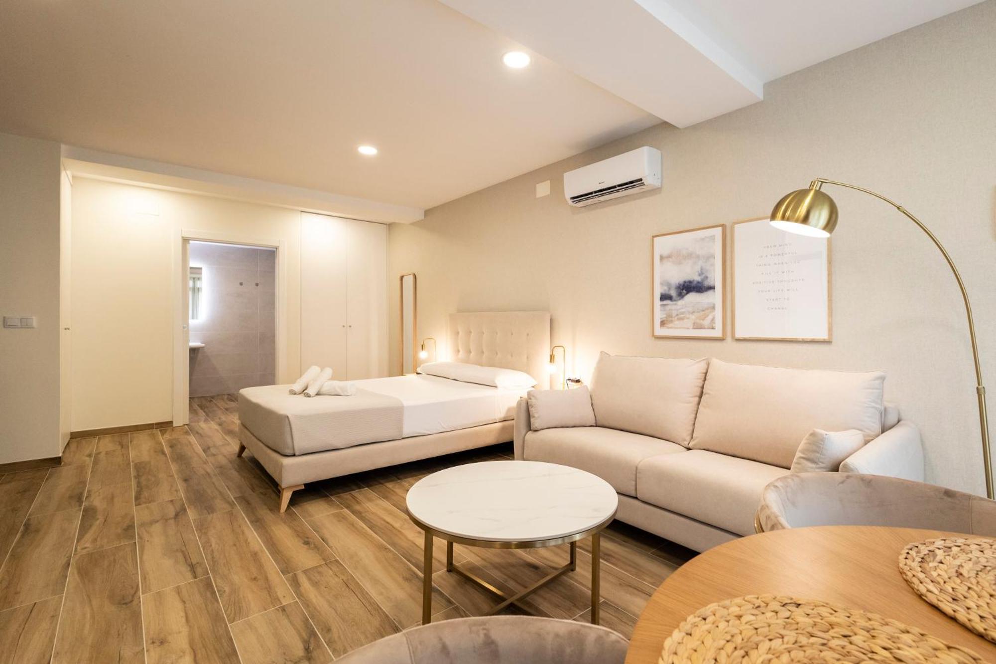 Cortes Suites By Concept Flats Valencia Exterior photo